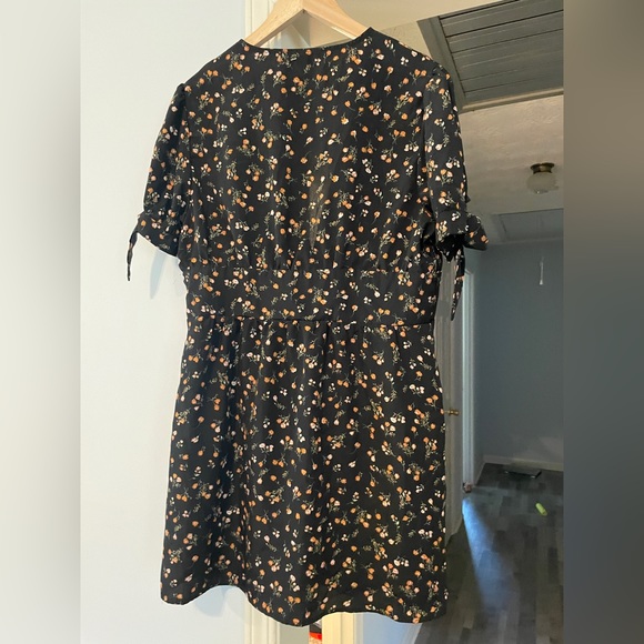 NWOT Nasty Gal Floral Deep V Neck Tea Dress - Picture 4 of 8